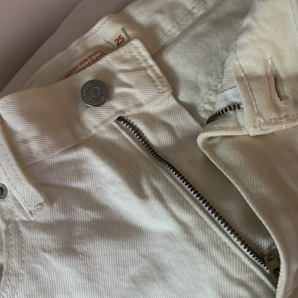 White levi high rise mom short - Picture 6 of 6
